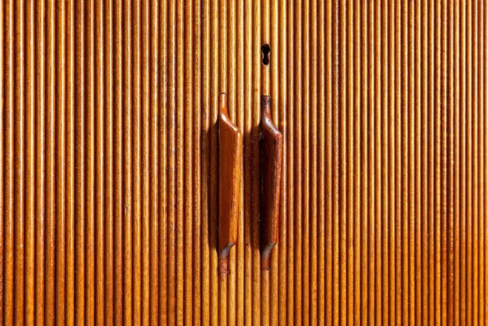 Cabinet haut danois en teck avec portes tambour Danemark 1960