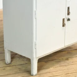Cabinet médical en bois, vers 1950
