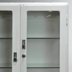 Cabinet médical en bois, vers 1950