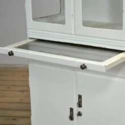 Cabinet médical en bois, vers 1950
