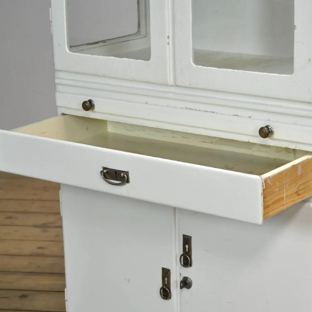 Cabinet médical en bois, vers 1950