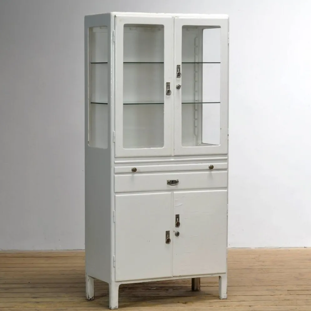 Cabinet médical en bois, vers 1950