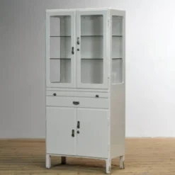 Cabinet médical en bois, vers 1950