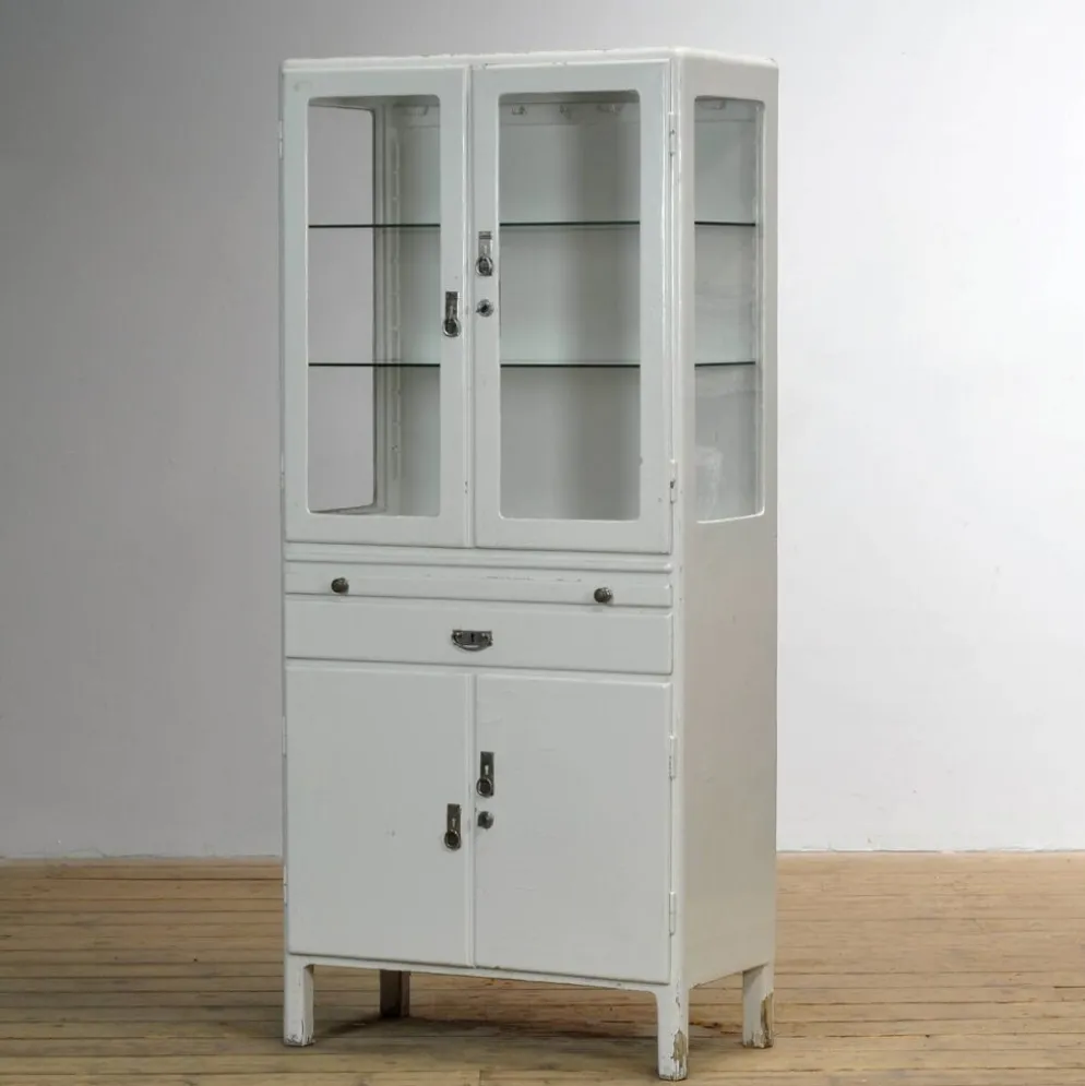 Cabinet médical en bois, vers 1950