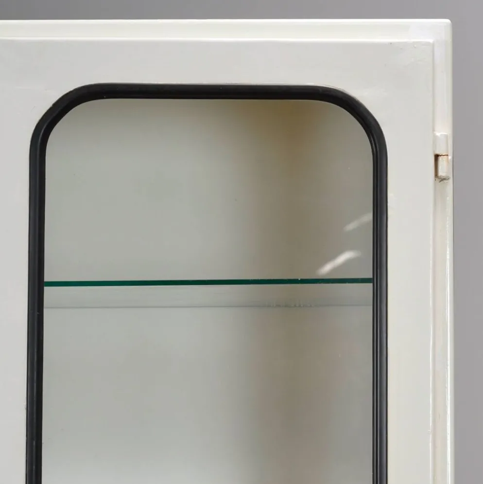 Cabinet médical vintage, années 1970