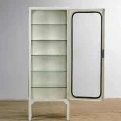 Cabinet médical vintage, années 1970