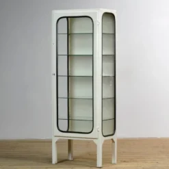 Cabinet médical vintage, années 1970