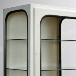 Cabinet médical vintage, années 1970