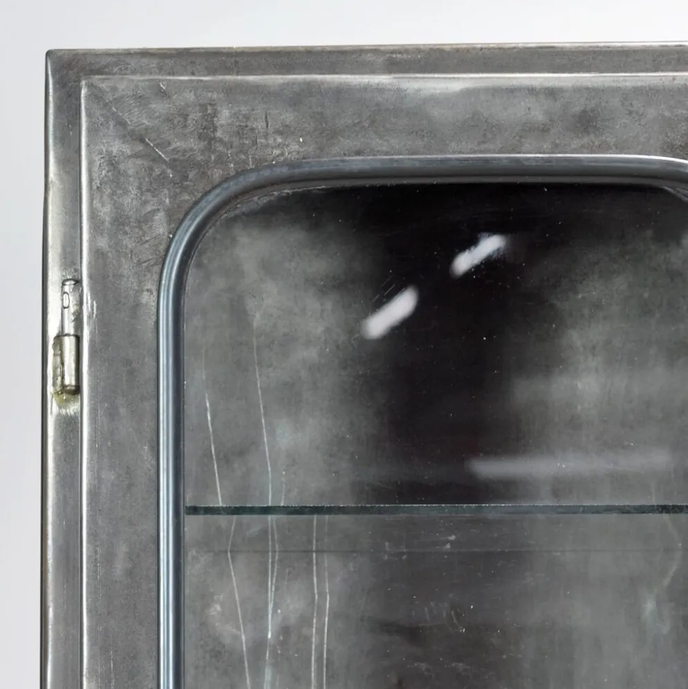 Cabinet médical vintage, années 1970
