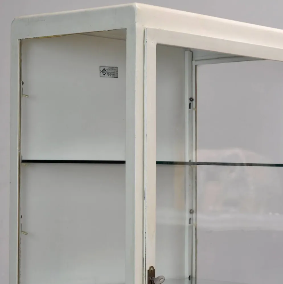 Cabinet médical vintage, années 1970