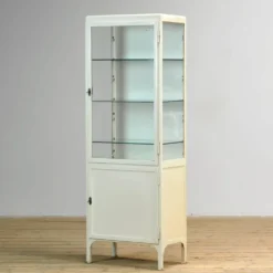 Cabinet médical vintage, années 1970
