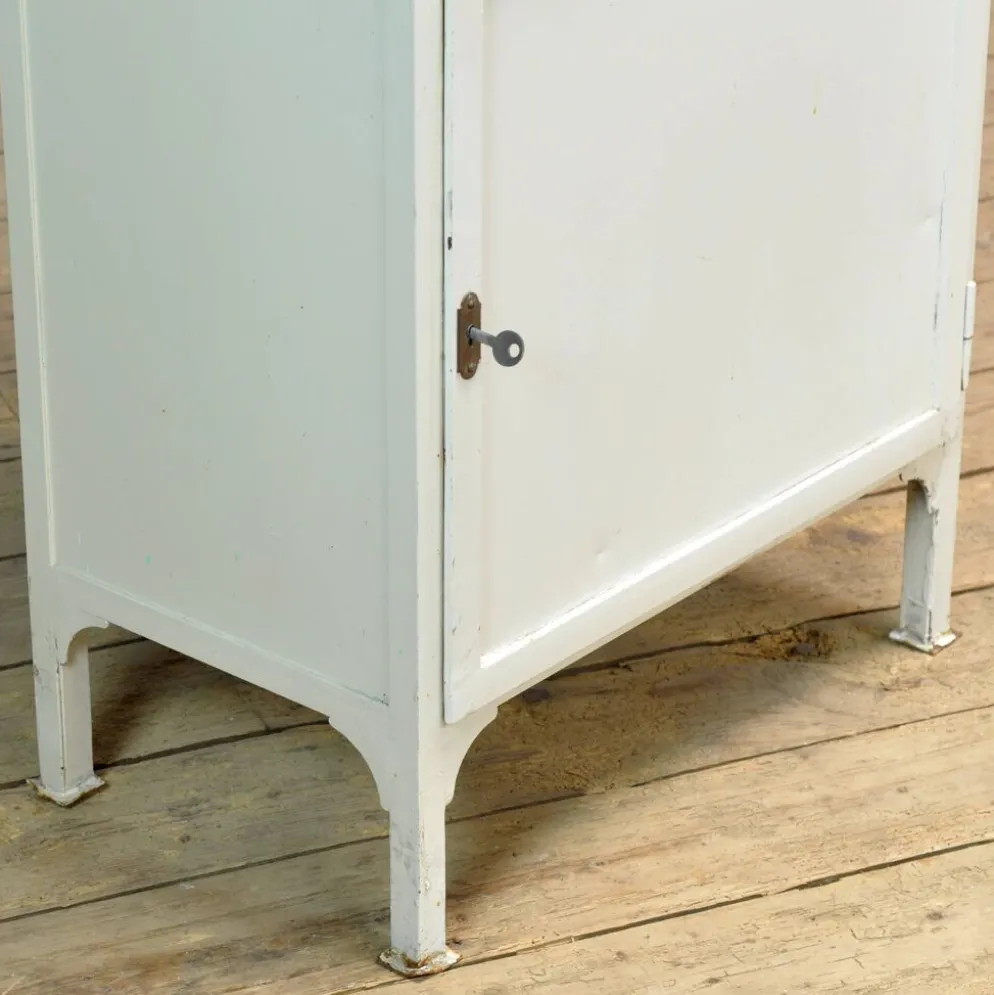 Cabinet médical vintage, années 1970