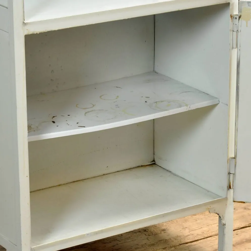 Cabinet médical vintage, années 1970