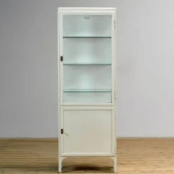 Cabinet médical vintage, années 1970