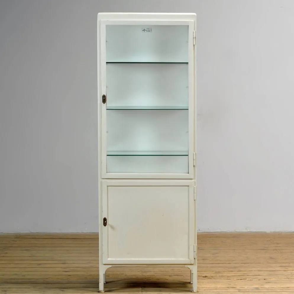 Cabinet médical vintage, années 1970