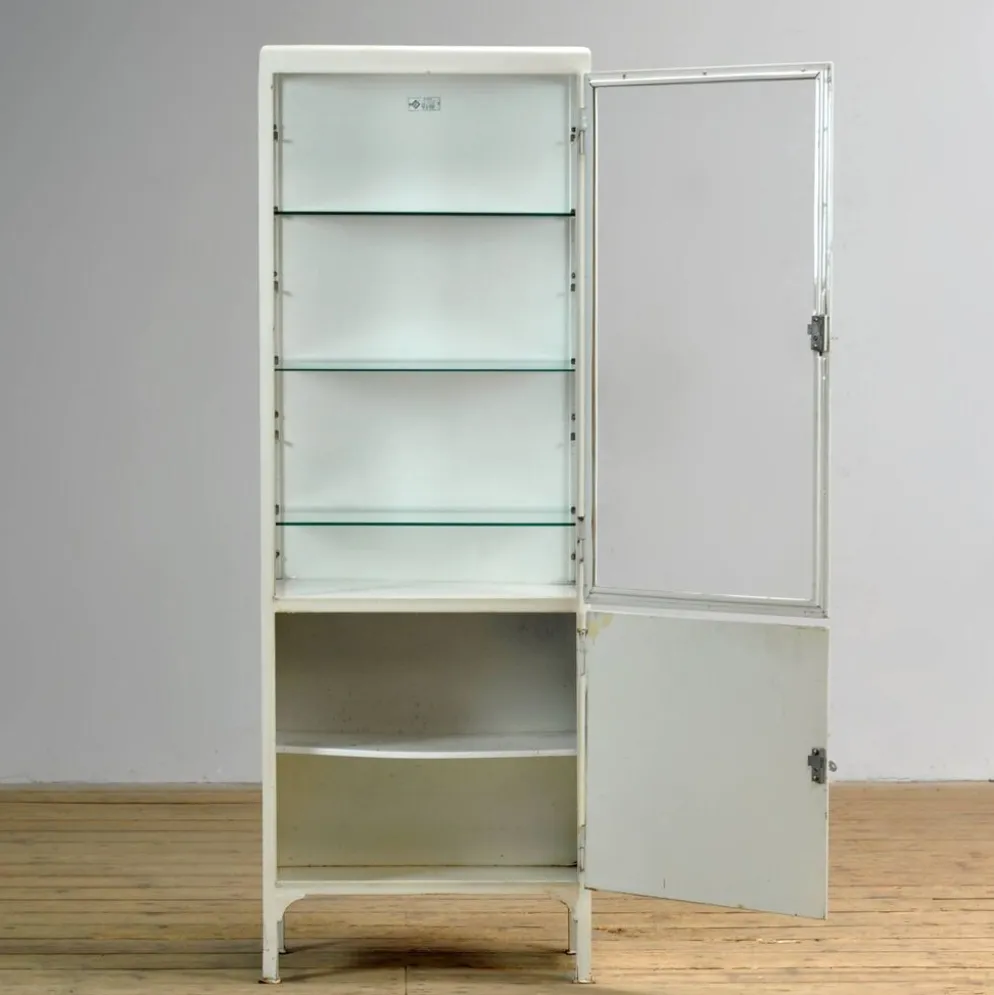 Cabinet médical vintage, années 1970