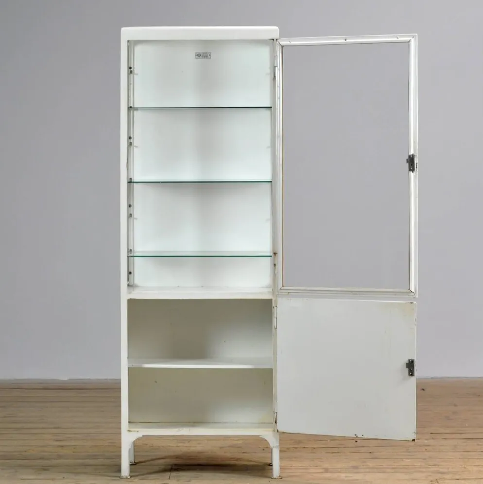 Cabinet médical vintage, années 1970