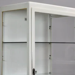Cabinet médical vintage, années 1970