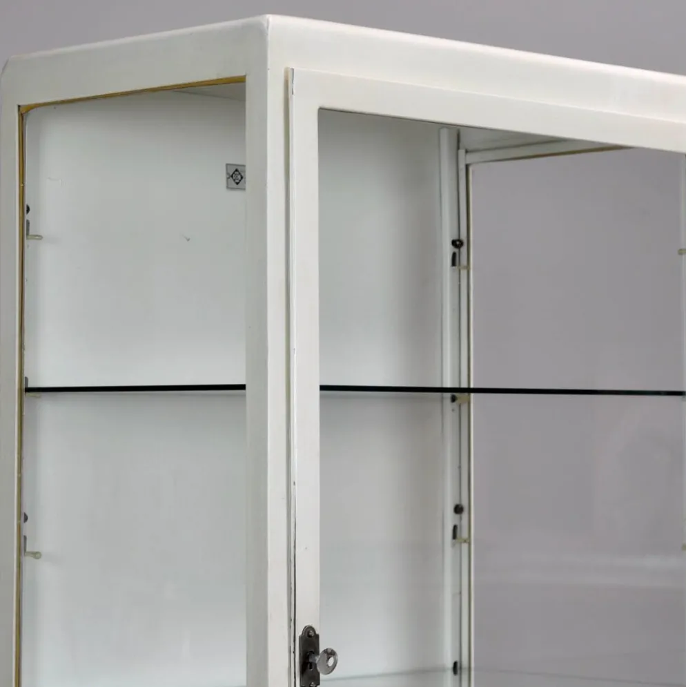 Cabinet médical vintage, années 1970