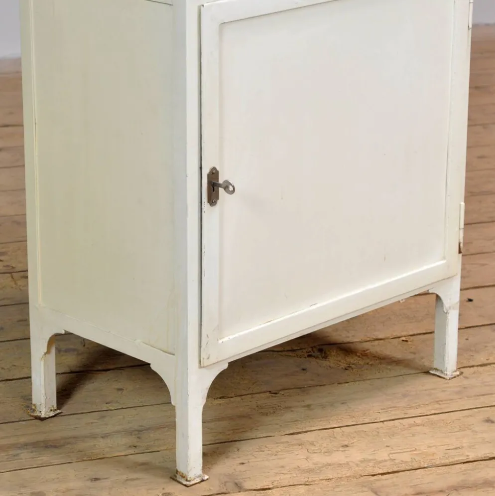Cabinet médical vintage, années 1970