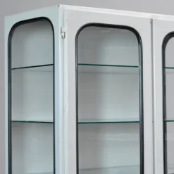 Cabinet médical vintage, années 1970
