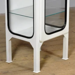 Cabinet médical vintage, années 1970