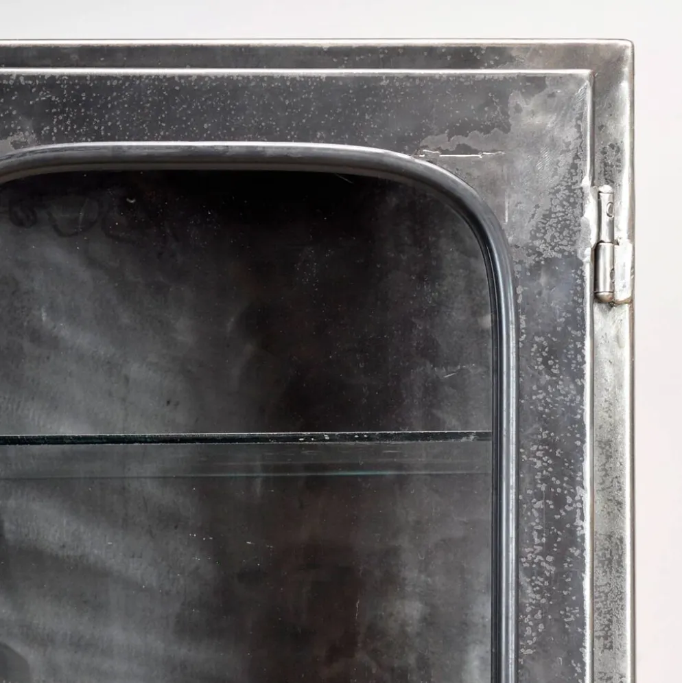 Cabinet médical vintage, années 1970