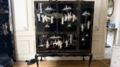 Cabinet meuble Télévision en laque noire et or