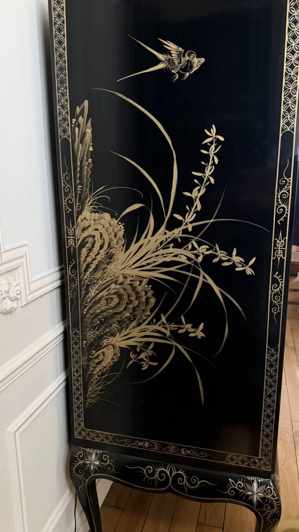 Cabinet meuble Télévision en laque noire et or