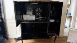 Cabinet meuble Télévision en laque noire et or