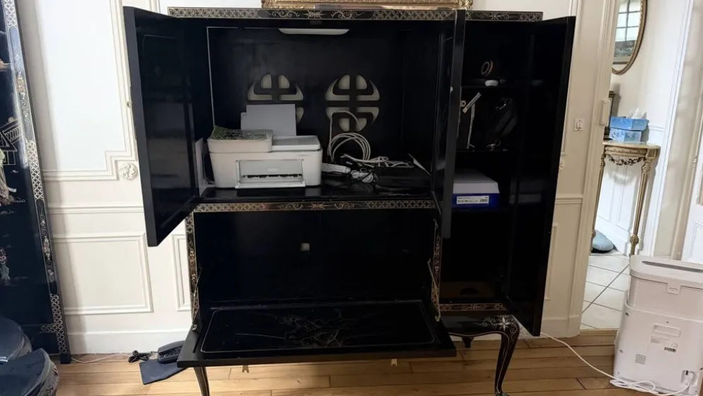 Cabinet meuble Télévision en laque noire et or