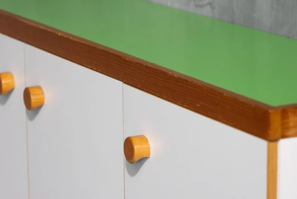 Cabinet mural par Charlotte Perriand pour Les Arcs, France, années 1970.