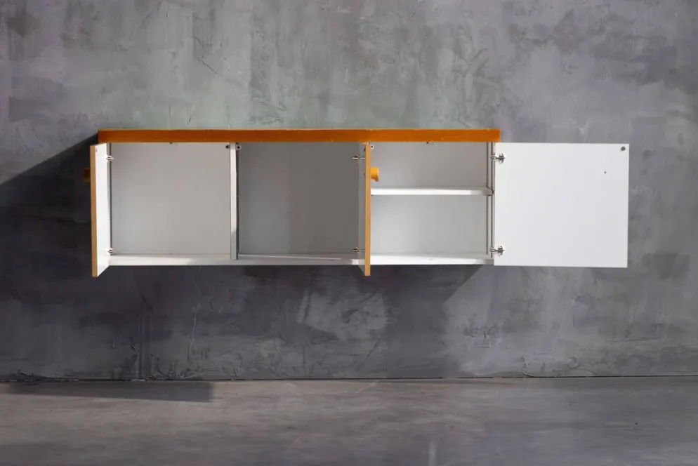 Cabinet mural par Charlotte Perriand pour Les Arcs, France, années 1970.