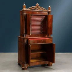 Cabinet piémontais ancien en bois, Italie, XIXe siècle