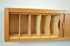 Cabinet suspendu vintage du milieu du siècle avec portes coulissantes, années 1960