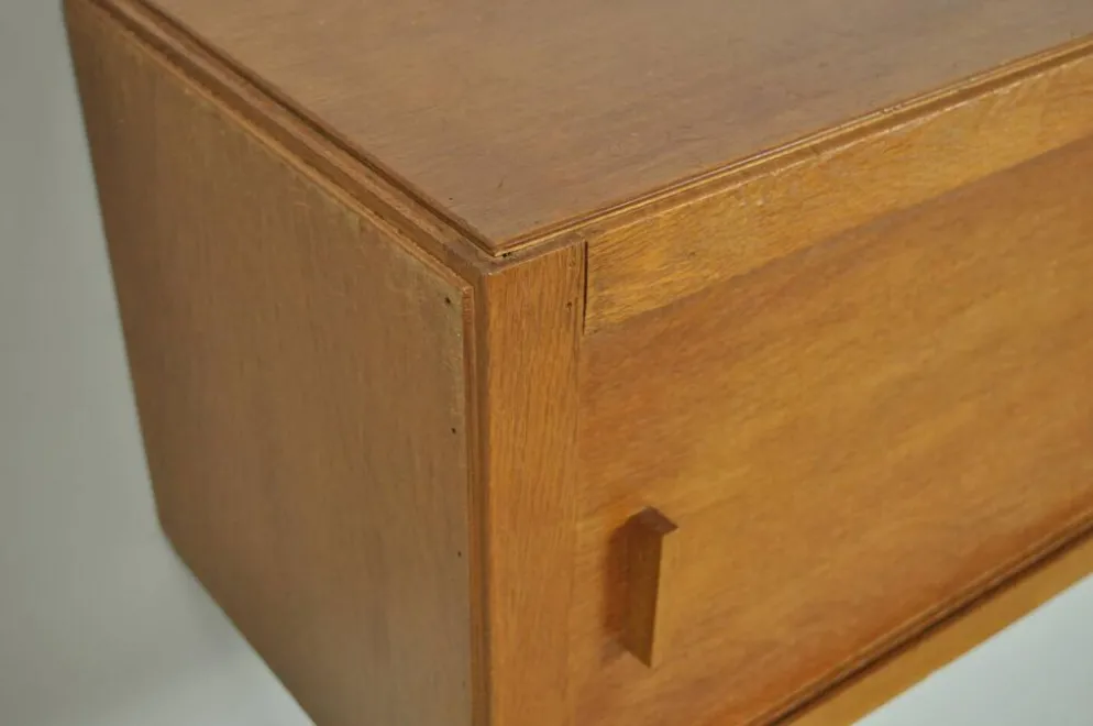 Cabinet suspendu vintage du milieu du siècle avec portes coulissantes, années 1960