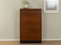 Cabinet tambour des années 1950, en placage de chêne teinté foncé.