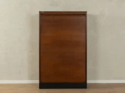 Cabinet tambour des années 1950, en placage de chêne teinté foncé.