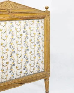 Cadre de lit de jour sculpté et peint de style Louis XVI du XIXe siècle
