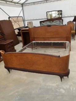Cadre de lit double marron en bois laqué style Mid-Century années 1940