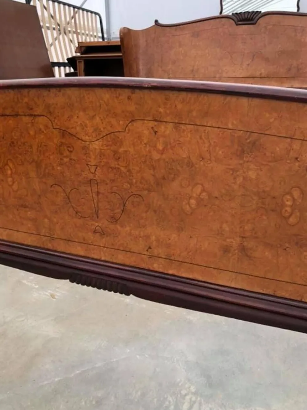 Cadre de lit double marron en bois laqué style Mid-Century années 1940