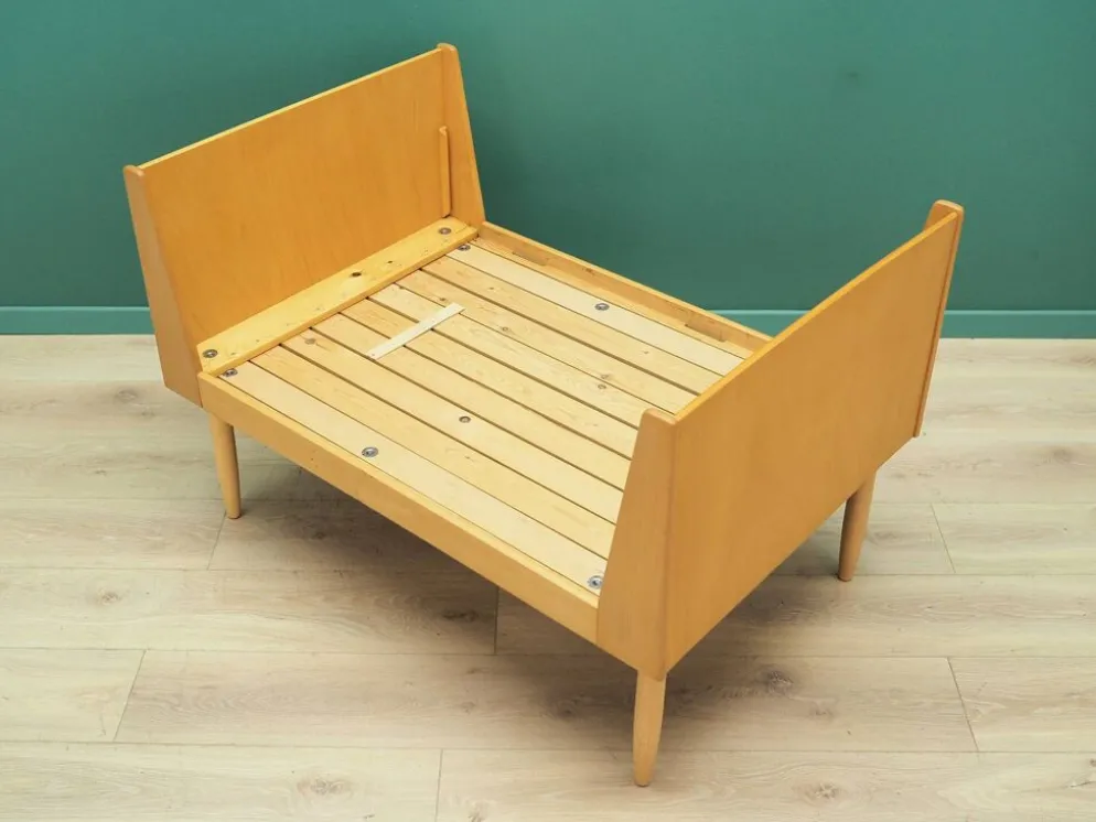 Cadre de lit en frêne, design danois, années 1960, production : Danemark