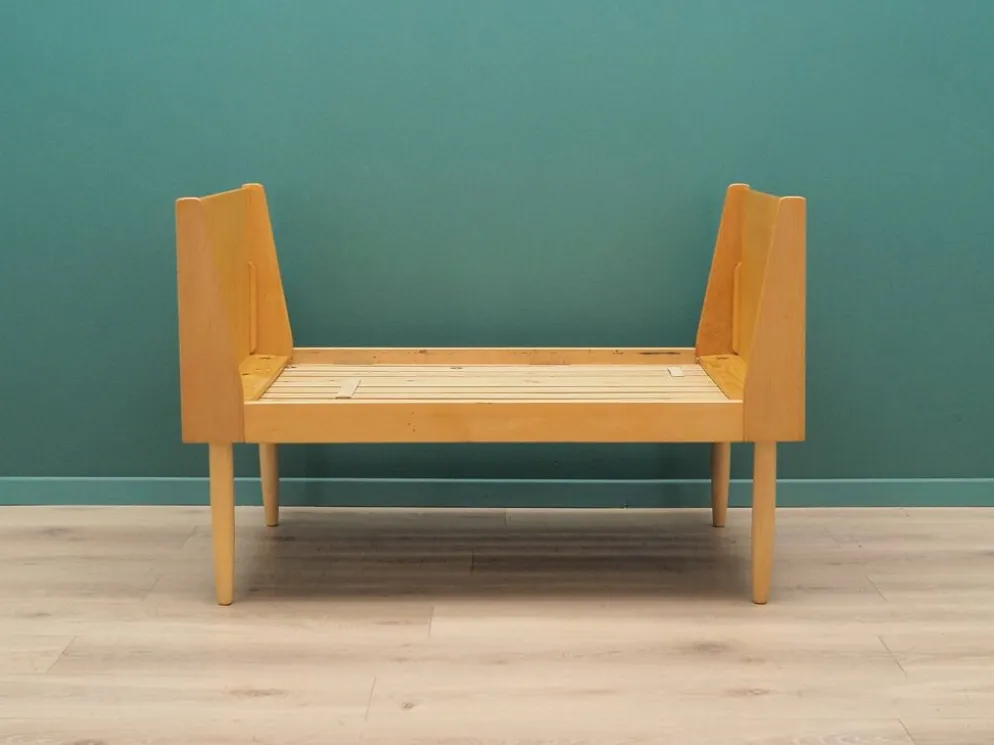 Cadre de lit en frêne, design danois, années 1960, production : Danemark