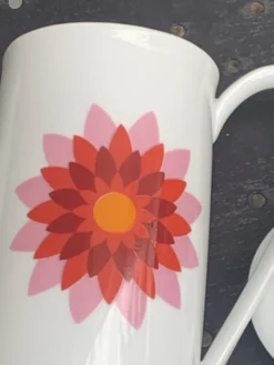 Cafetiere en porcelaine blanche Arzberg Germany, numérotée, motif design