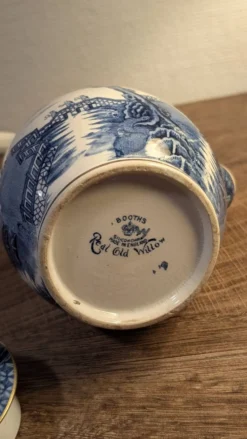 Cafetière ancienne en faience fine anglaise
