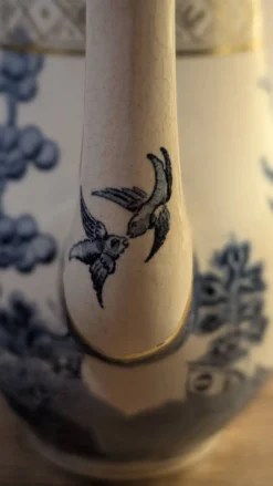 Cafetière ancienne en faience fine anglaise