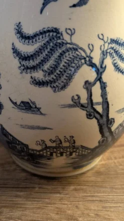 Cafetière ancienne en faience fine anglaise