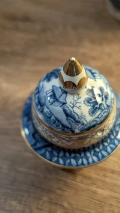 Cafetière ancienne en faience fine anglaise