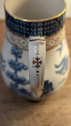 Cafetière ancienne en faience fine anglaise