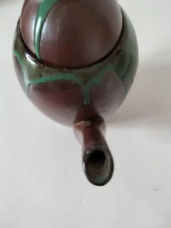 Cafetière en céramique à pâte rouge – création d’artiste
